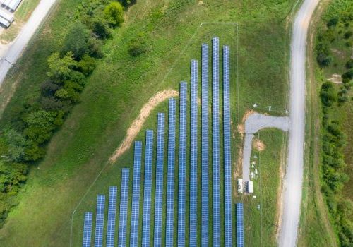 Zonnepark in gemeente Zutphen helpt mensen met laag inkomen aan groene stroom